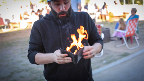 Fire Wallet by Murphy's Magic Supplies Inc. (Feuerbrieftasche)